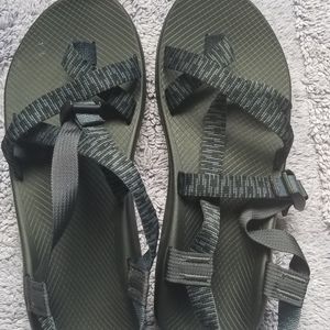 Mens chacos